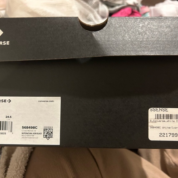 Converse White Chuck Taylor all star size 8 - Picture 2 of 2